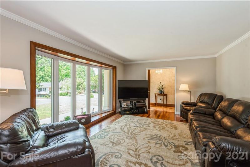 8100 Cliffside Dr, Charlotte, NC 28270