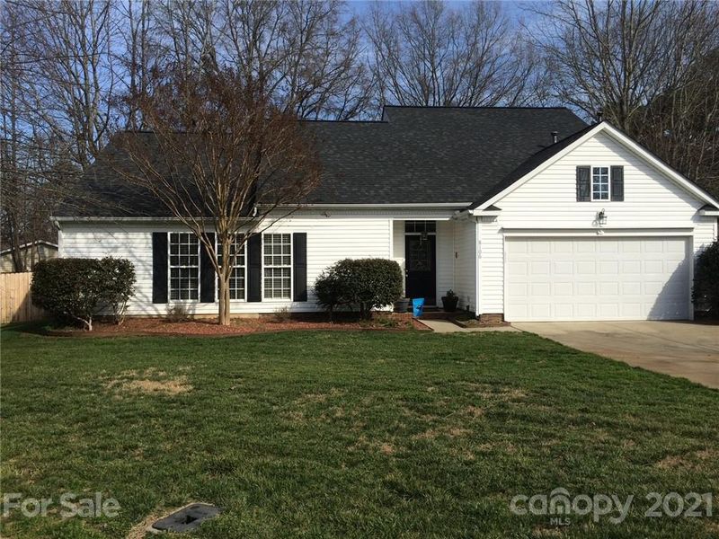 8106 Sheckler Ln, Matthews, NC 28104