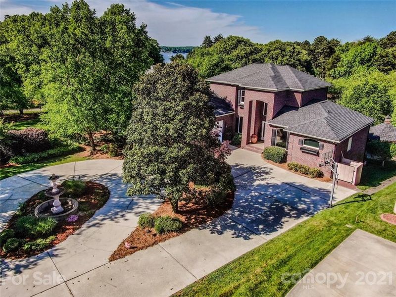 7833 Sail Pointe Dr, Sherrills Ford, NC 28673