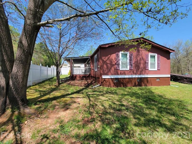 1142 Colonial Rd, Clover, SC 29710
