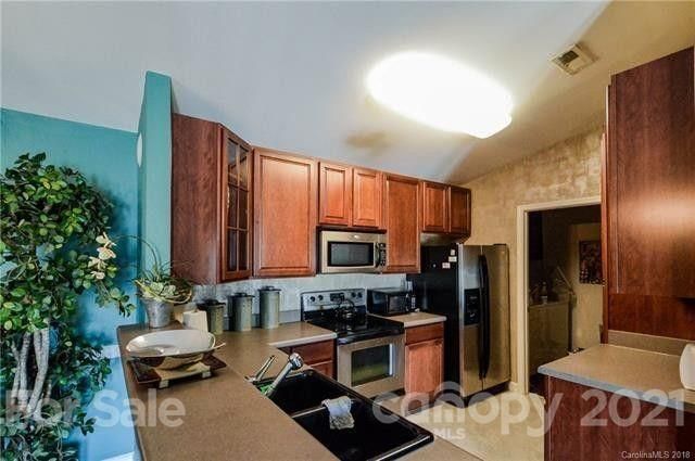 10682 Hill Point Ct, Charlotte, NC 28262