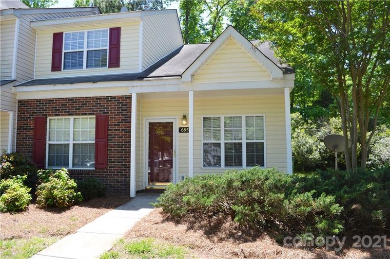 6859 Juniper Tree St, Charlotte, NC 28215