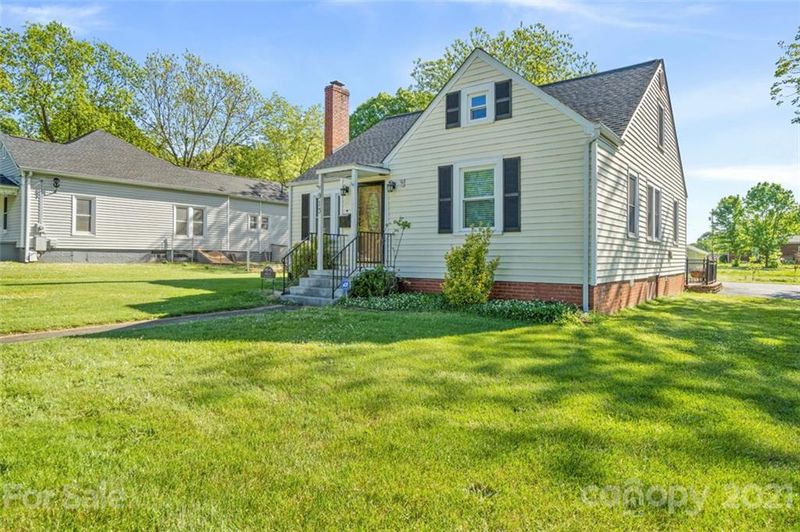 913 1st Ave S, Conover, NC 28613