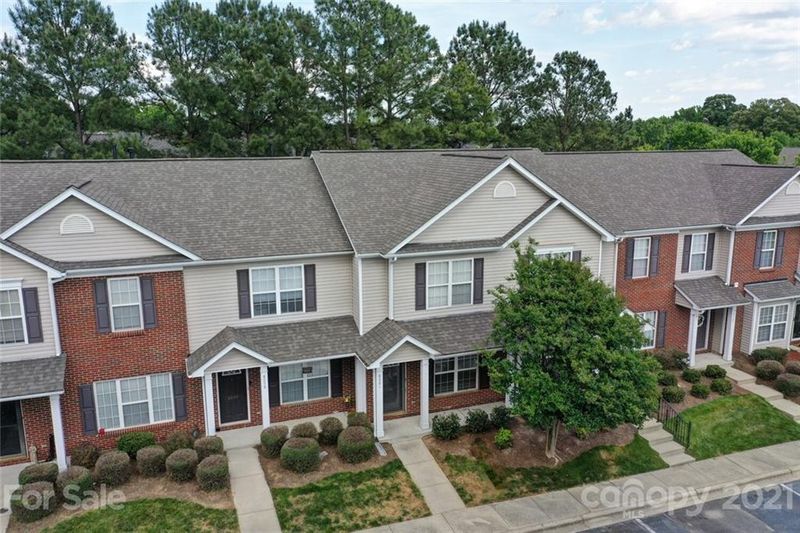 8061 Stoneham Ct, Matthews, NC 28105