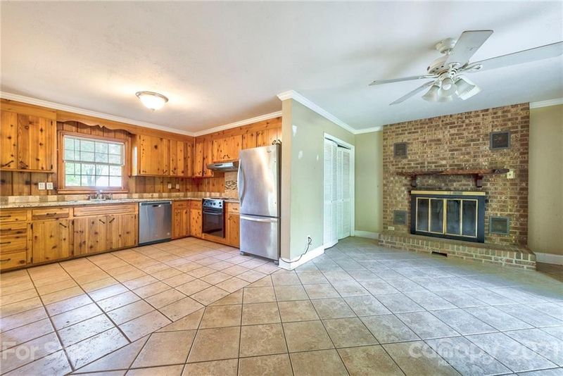 1817 Starbrook Dr, Charlotte, NC 28210