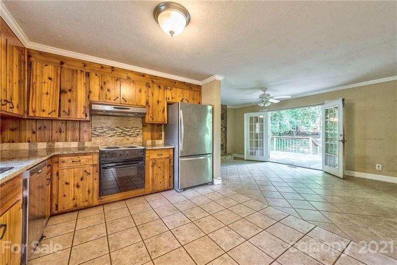 1817 Starbrook Dr, Charlotte, NC 28210