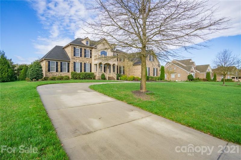 852 Wandering Way Dr, Waxhaw, NC 28173