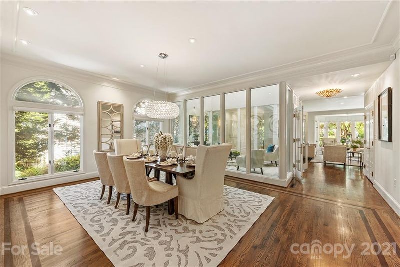607 Hermitage Ct, Charlotte, NC 28207