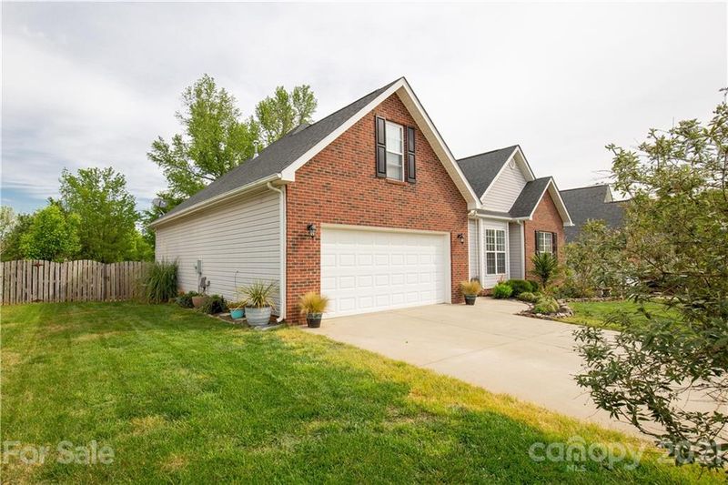 1004 Blazing Star Ln, Monroe, NC 28110
