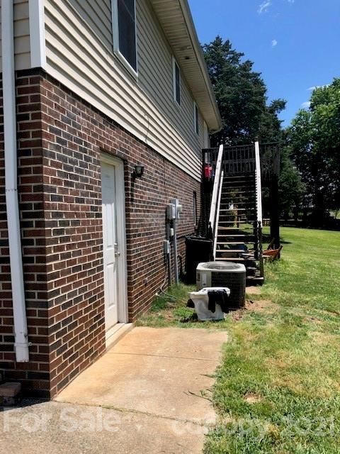 2761 Magnolia St, Conover, NC 28613