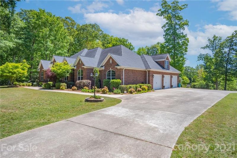 2011 Eagle Point Estate, Lancaster, SC 29720
