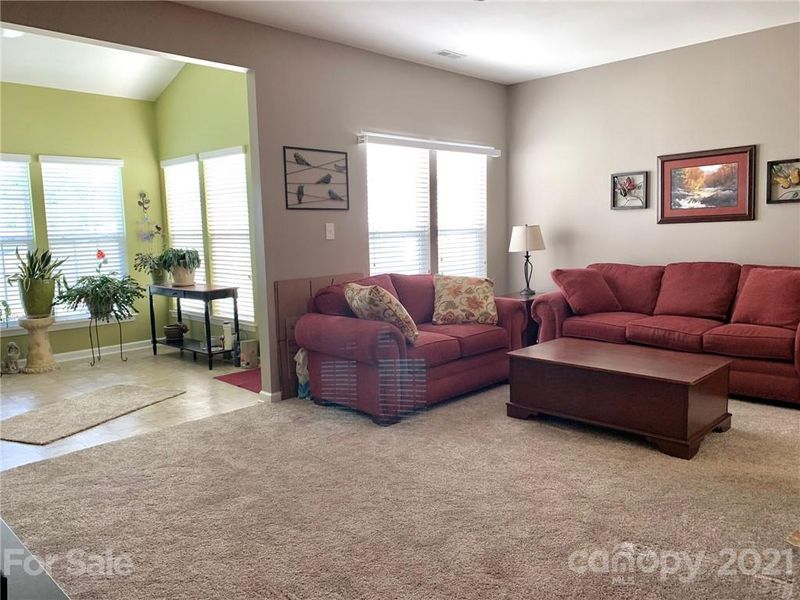 4908 Sunburst Ln, Charlotte, NC 28213