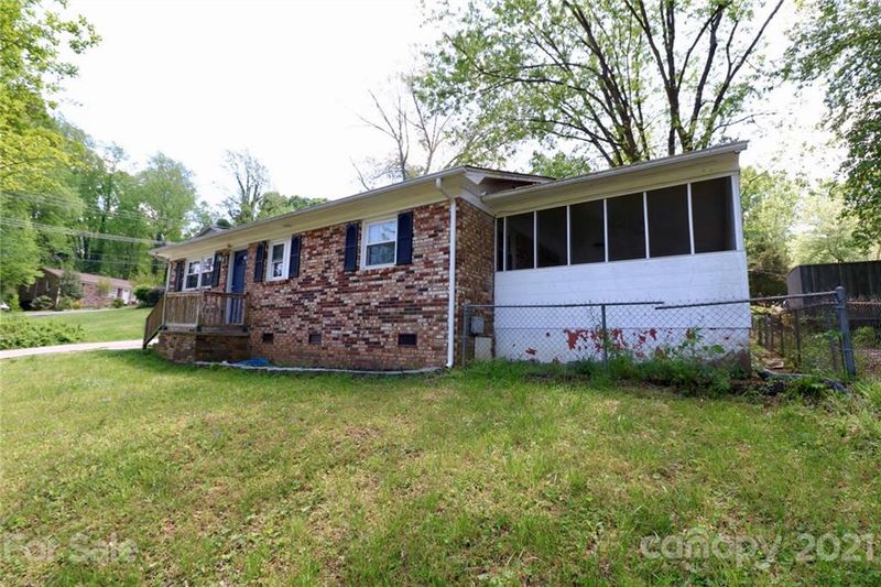 805 Park Rd, Dallas, NC 28034