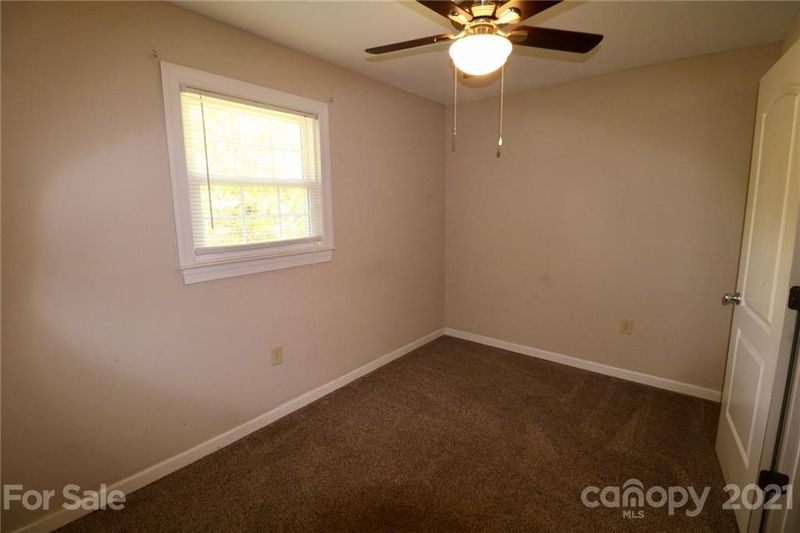 805 Park Rd, Dallas, NC 28034