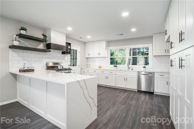 2111 Gilbert St, Charlotte, NC 28216