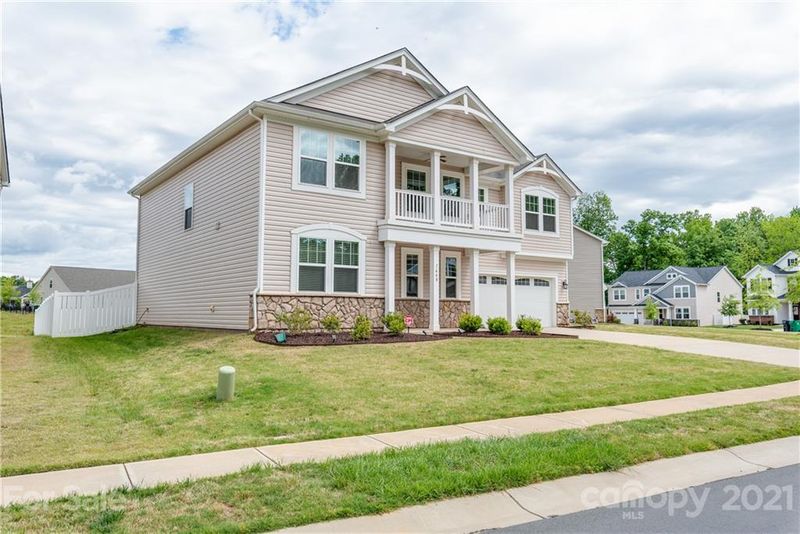 7448 Meridale Forest Dr, Charlotte, NC 28269