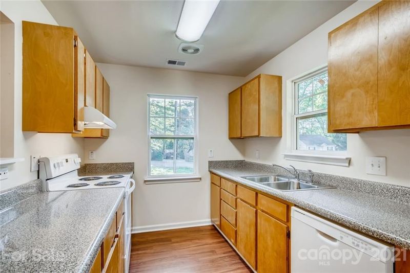 2104 Highland St, Charlotte, NC 28208
