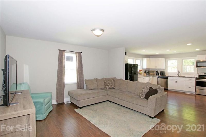 123 N Maple St, Mooresville, NC 28115