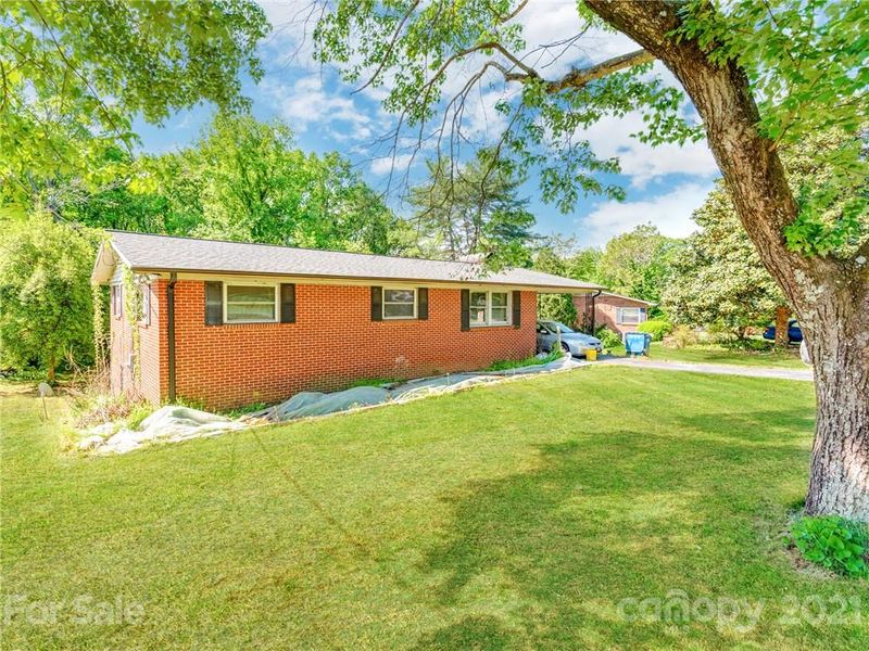 642 SE 7th Ave, Hickory, NC 28602