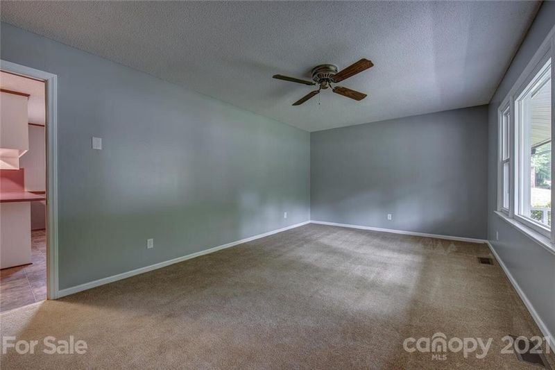 4418 Farmbrook Rd, Gastonia, NC 28056