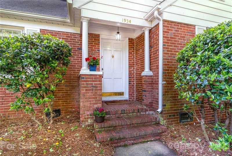 1934 Thurmond Pl, Charlotte, NC 28205