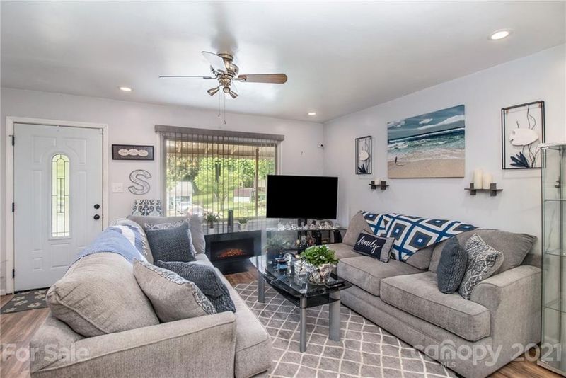3036 Marigold Ln, Gastonia, NC 28052