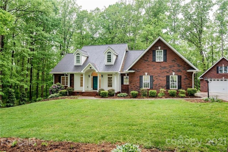 162 Four Winds Dr, Statesville, NC 28625