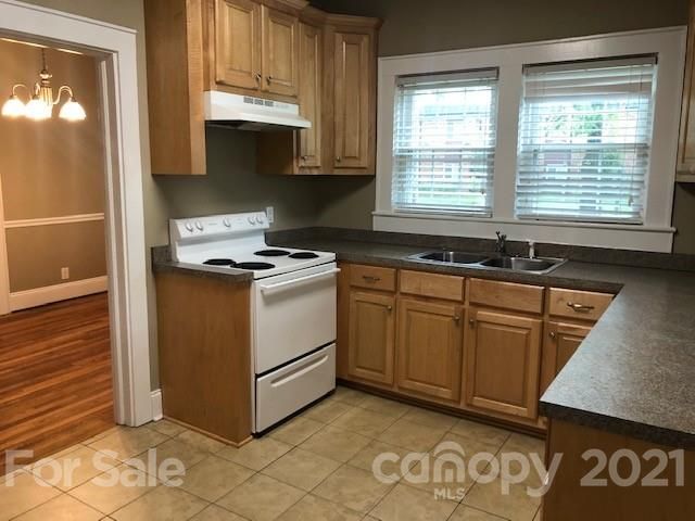 464 10th Avenue Dr NE, Hickory, NC 28601