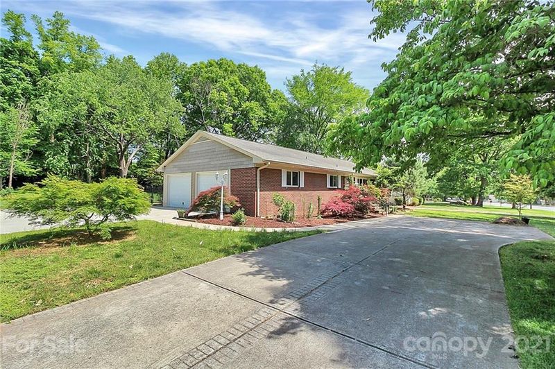 7501 Monroe Rd, Charlotte, NC 28212