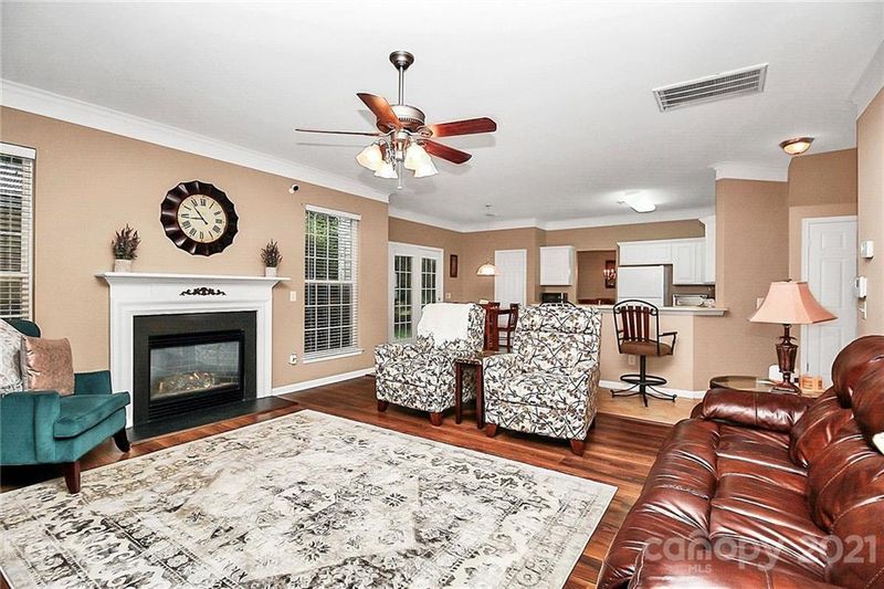 748 Pawley Dr, Charlotte, NC 28214