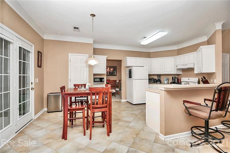 748 Pawley Dr, Charlotte, NC 28214