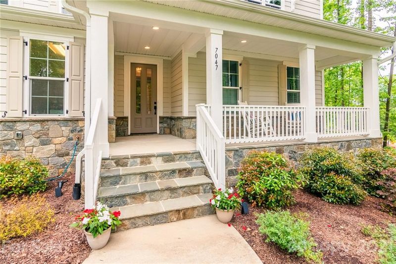 7047 Tulip Poplar Dr, Denver, NC 28037