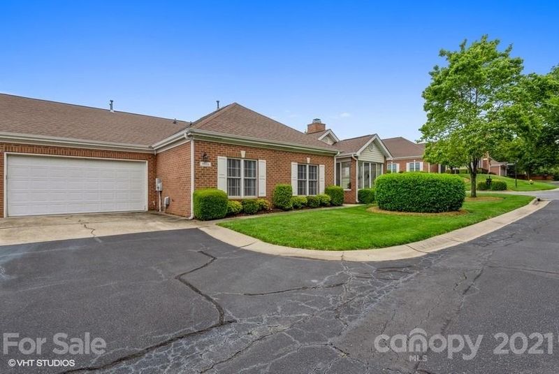9916 Park Willow Dr, Charlotte, NC 28210