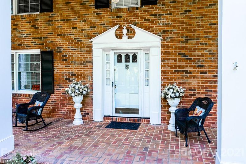 2919 Oakdale Rd, Charlotte, NC 28216