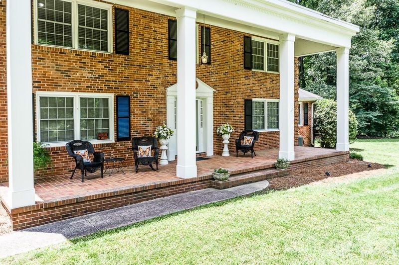 2919 Oakdale Rd, Charlotte, NC 28216