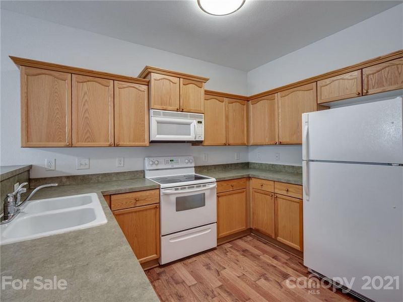 526 Doughton Ln, Charlotte, NC 28217