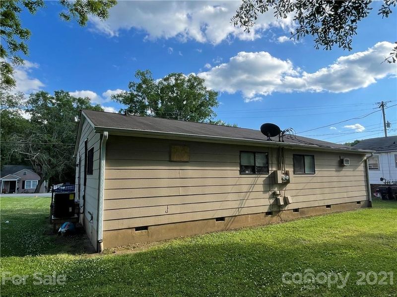 332 W Chestnut St, Stanley, NC 28164