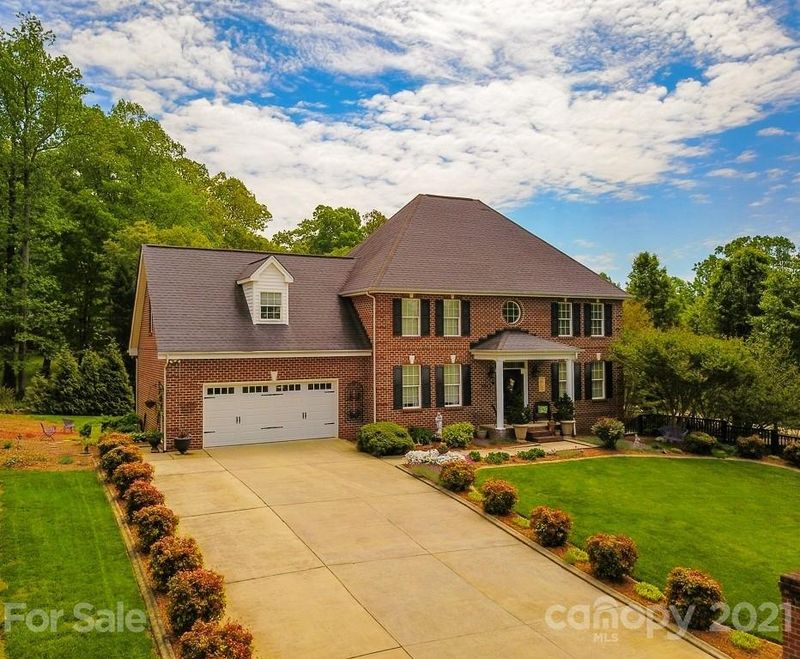 1514 20th Avenue Pl, Hickory, NC 28601