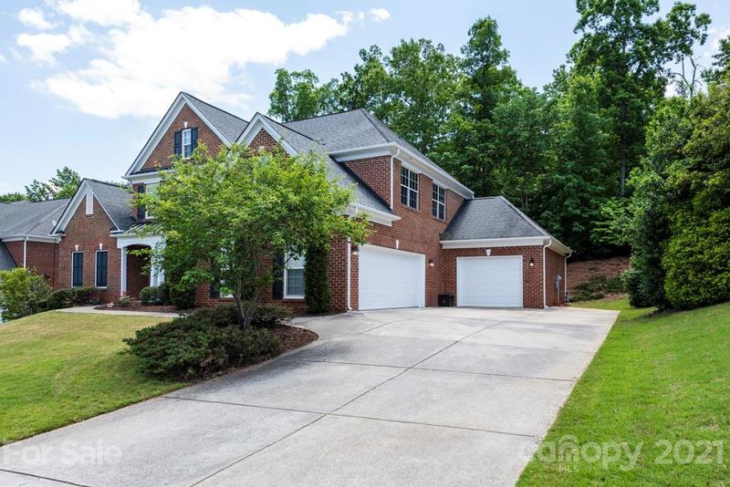 528 Willow Brook Dr, Matthews, NC 28105