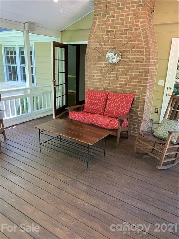 1822 Manor Mill Rd, Charlotte, NC 28226