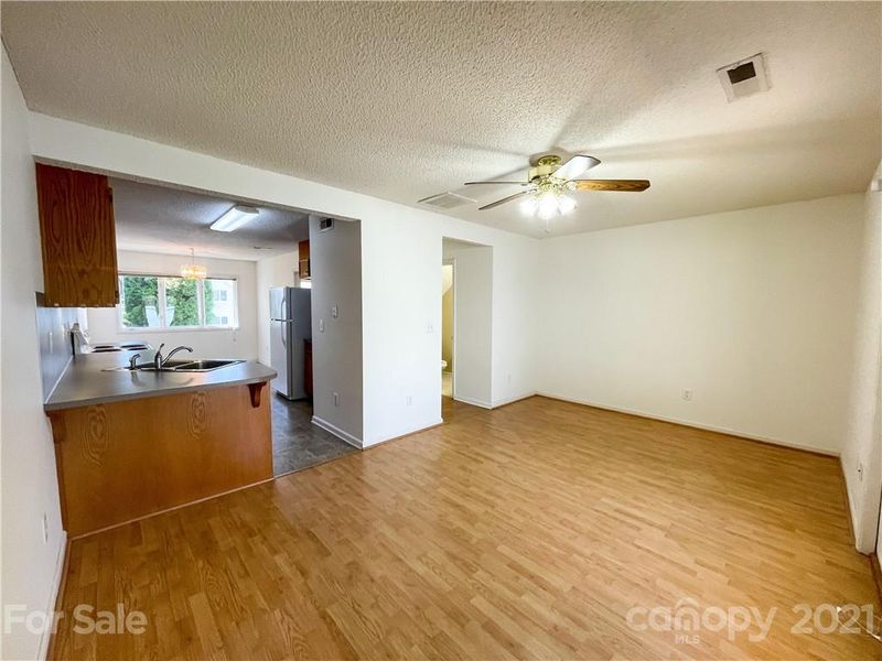 3287 White Oak Ct, Claremont, NC 28610
