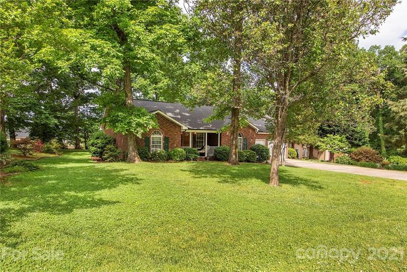7515 Golf Course Dr, Denver, NC 28037