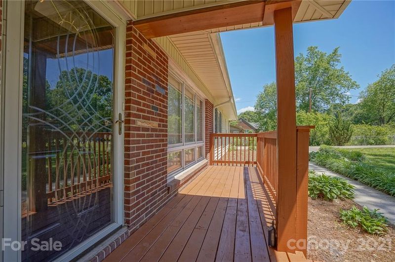 215 Tomberlin Rd, Mount Holly, NC 28120