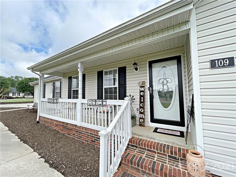 109 Chip Shot Ln, Maiden, NC 28650