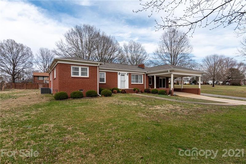 219 E Carpenter St, Maiden, NC 28650