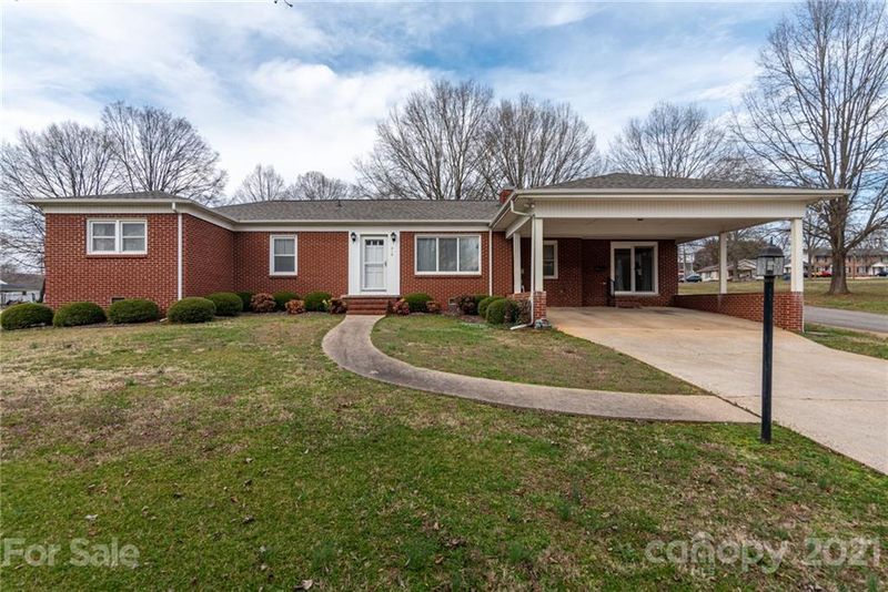219 E Carpenter St, Maiden, NC 28650