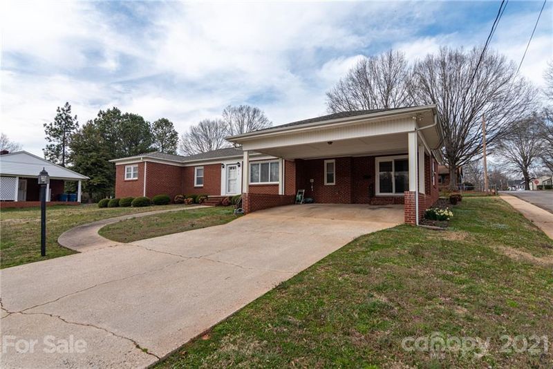 219 E Carpenter St, Maiden, NC 28650