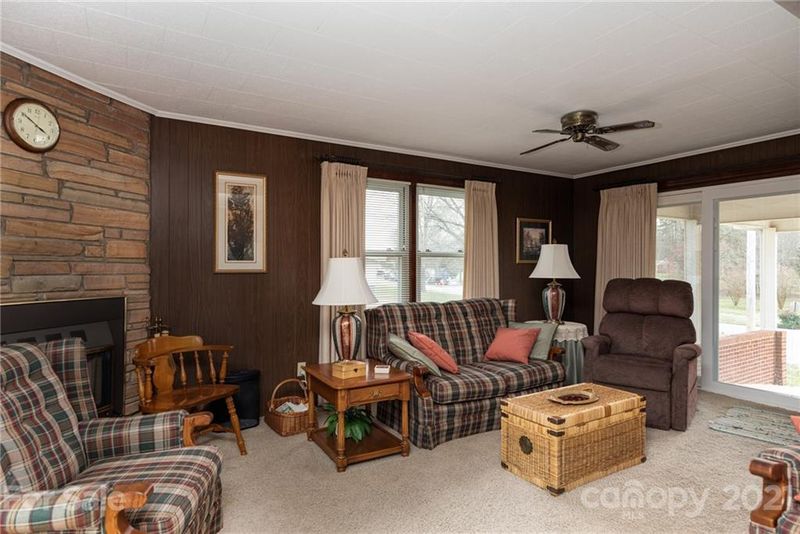 219 E Carpenter St, Maiden, NC 28650