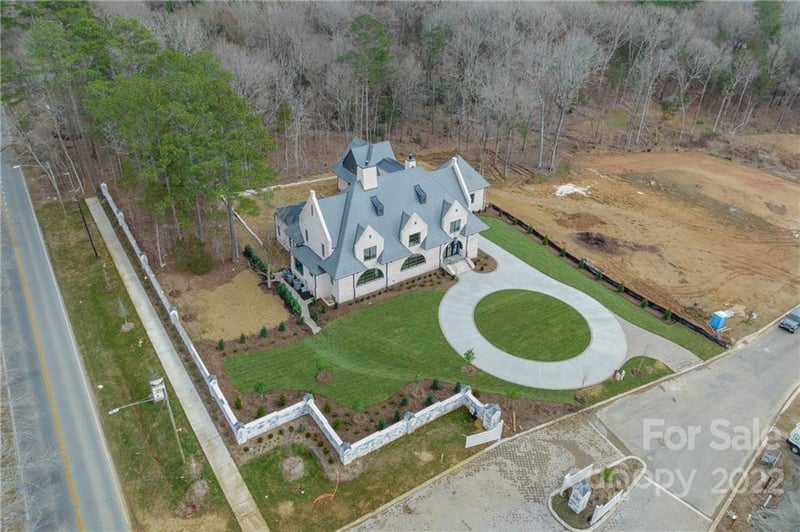 8011 Litaker Manor Ct, Charlotte, NC 28270