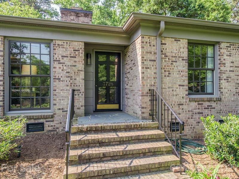 3728 Sulkirk Rd, Charlotte, NC 28210